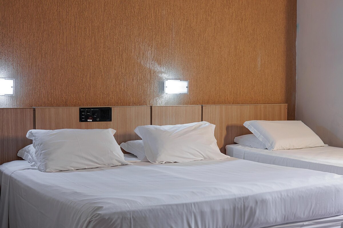 Minibar, in-room safe, WiFi (free), bed sheets
