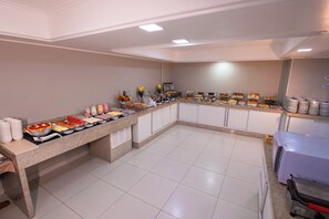 包每日自助早餐