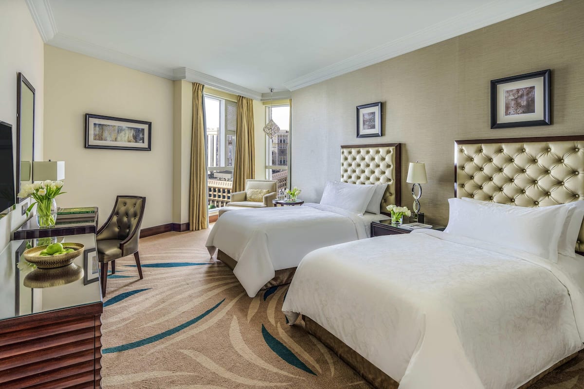 Hypo-allergenic bedding, Select Comfort beds, minibar, in-room safe