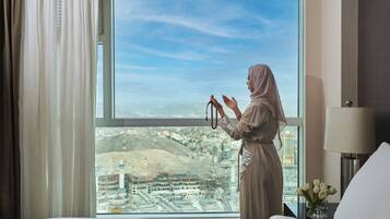 Hypo-allergenic bedding, Select Comfort beds, minibar, in-room safe