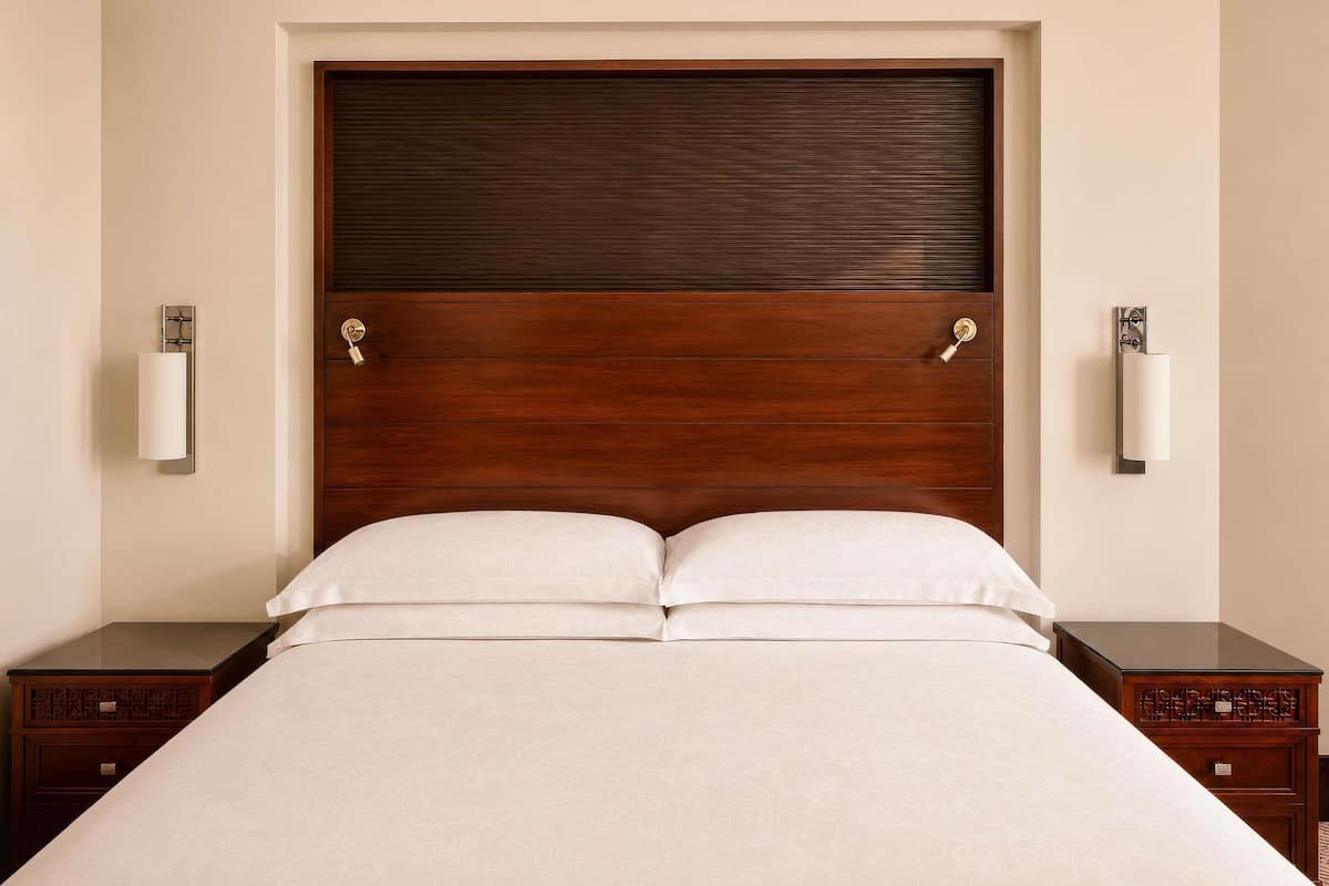 Literie hypoallergénique, lit avec matelas Select Comfort, minibar
