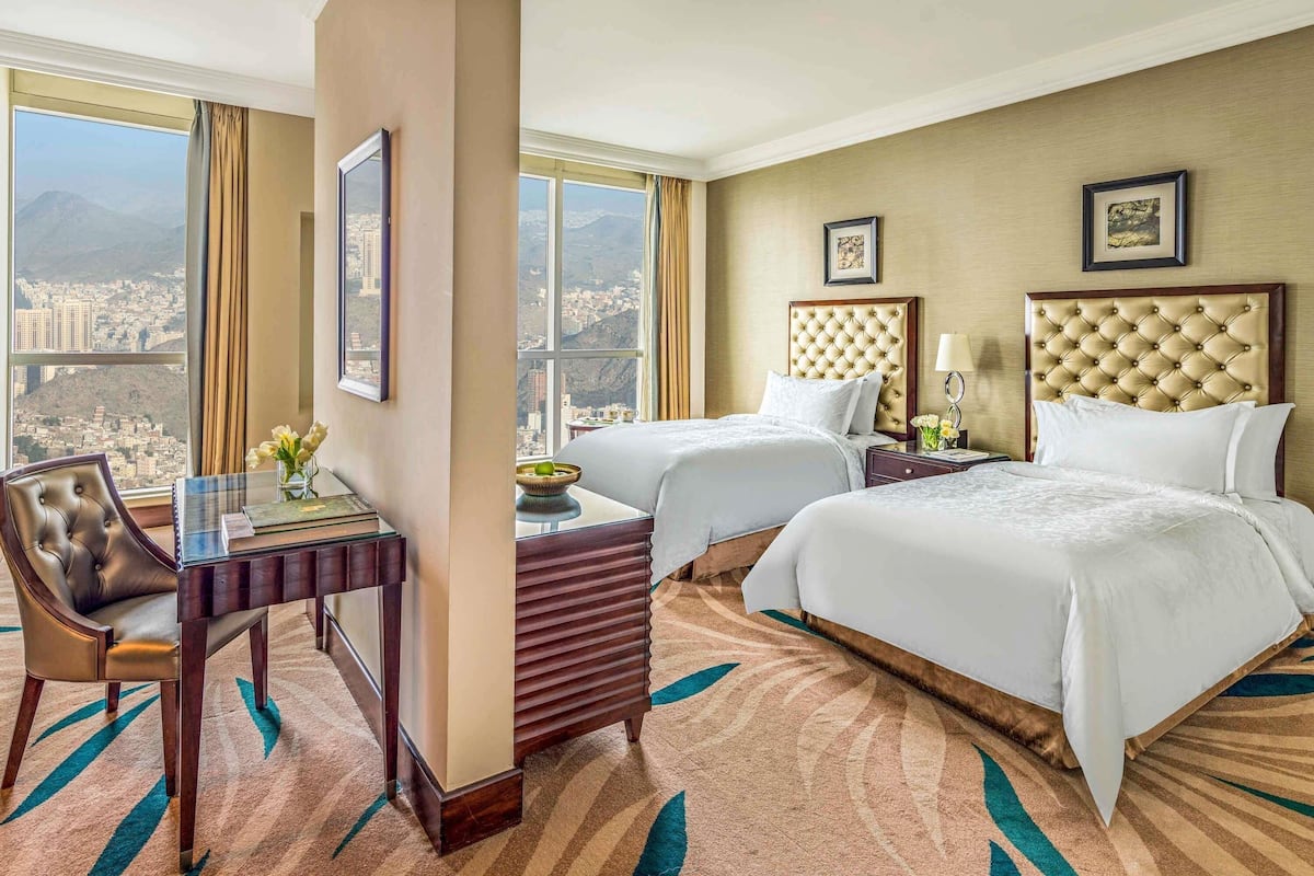 Hypo-allergenic bedding, Select Comfort beds, minibar, in-room safe