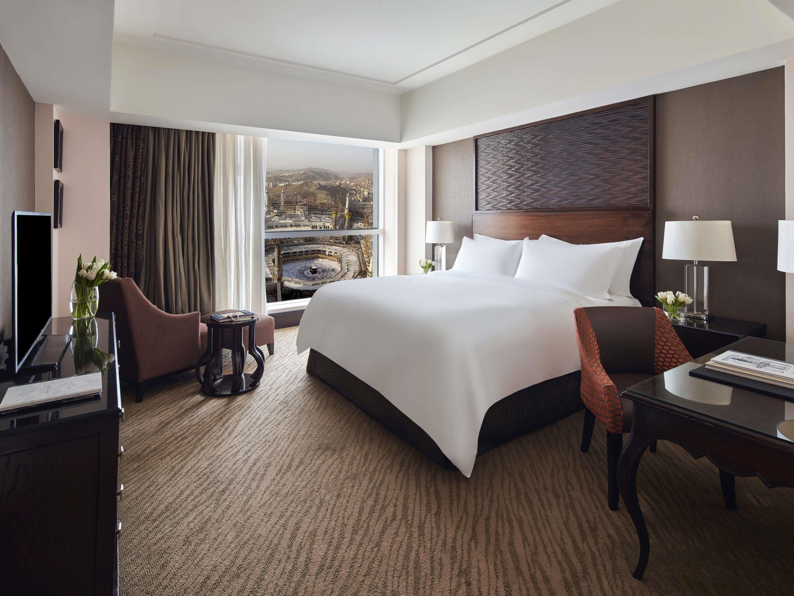 Hypo-allergenic bedding, Select Comfort beds, minibar, in-room safe