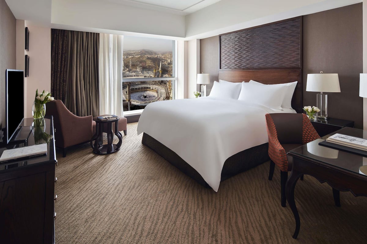 Hypo-allergenic bedding, Select Comfort beds, minibar, in-room safe