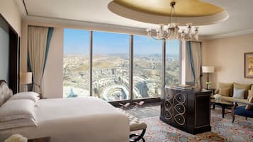 Grand Süit, 1 En Büyük (King) Boy Yatak ve Çekyat (Kaaba) | Anti alerjik yatak takımı, Select Comfort yatak, minibar, odada kasa