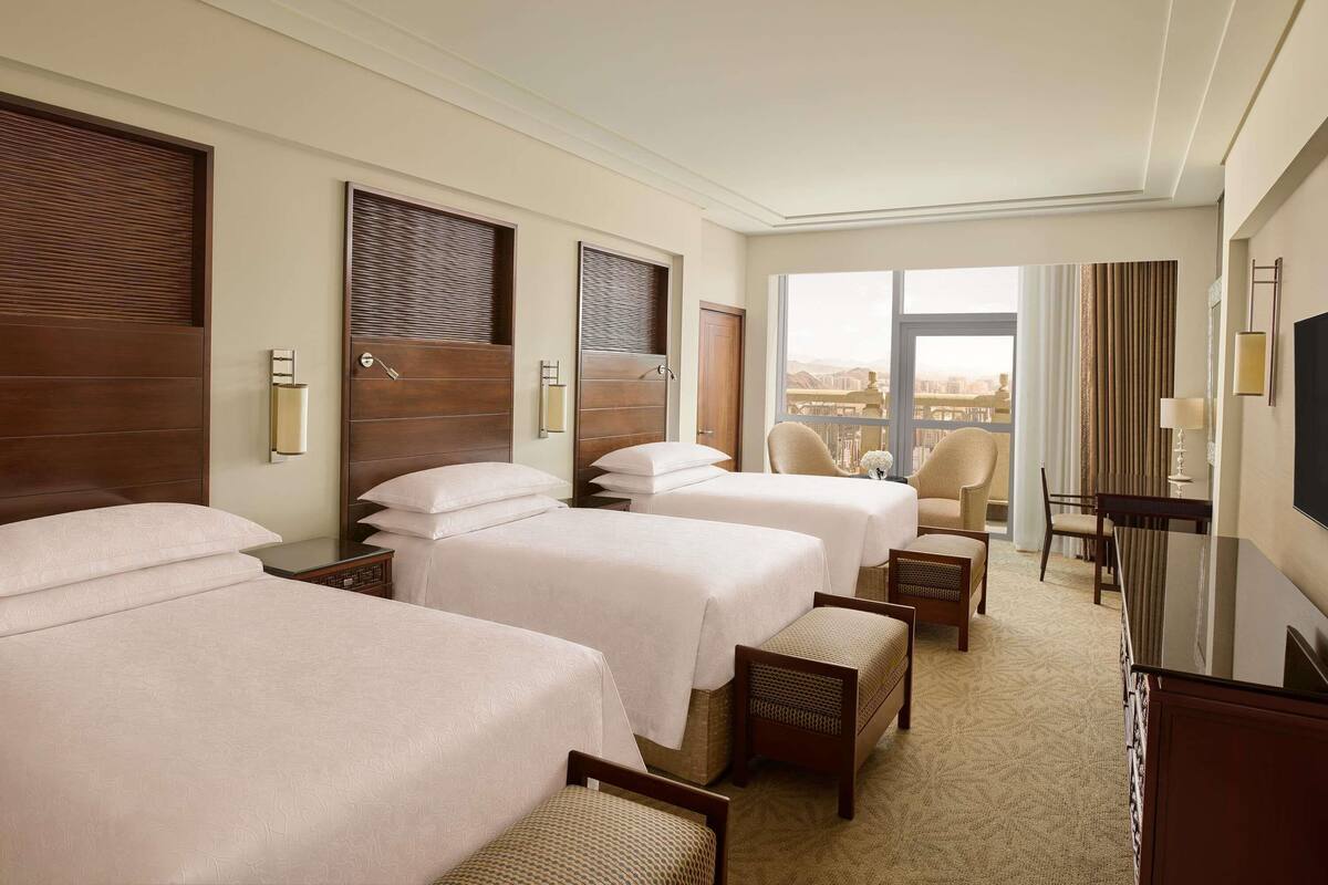 Triple Room, 3 Twin Beds, City View | Hypo-allergenic bedding available, Select Comfort beds, minibar