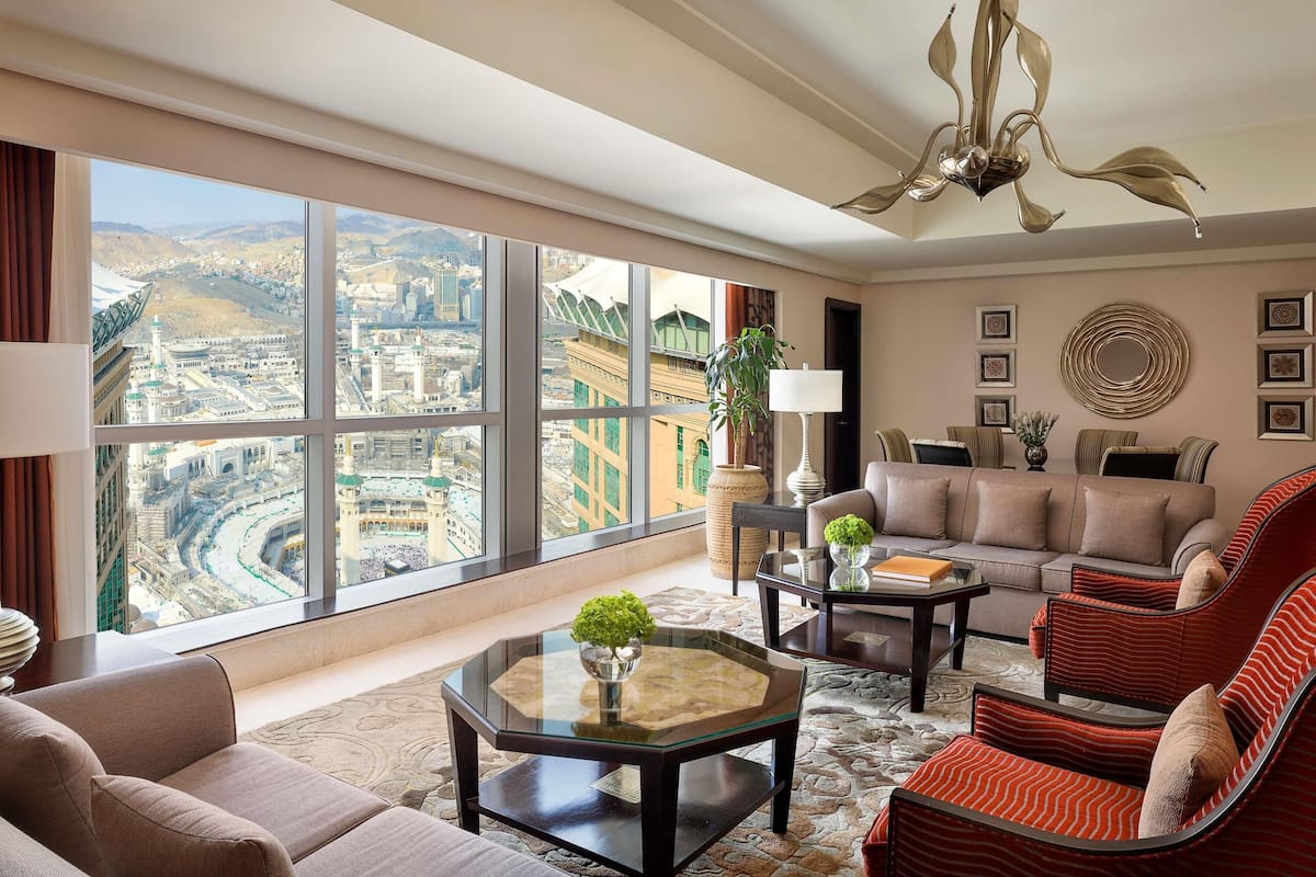 Hypo-allergenic bedding, Select Comfort beds, minibar, in-room safe