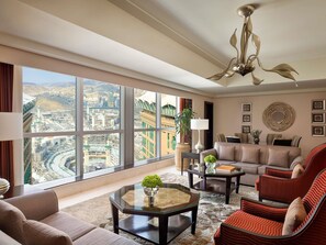 Hypo-allergenic bedding, Select Comfort beds, minibar, in-room safe - Makkah Clock Royal Tower, A Fairmont Hotel (Makkah)