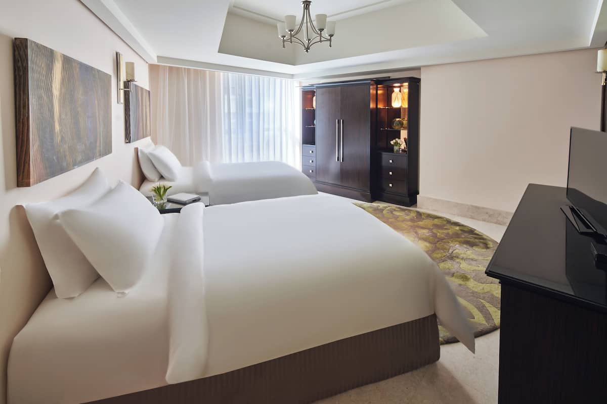 Hypo-allergenic bedding, Select Comfort beds, minibar, in-room safe