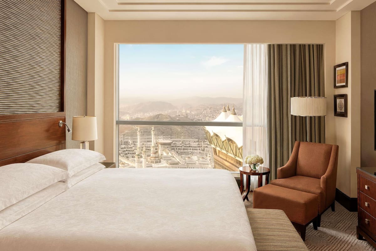 Hypo-allergenic bedding, Select Comfort beds, minibar, in-room safe