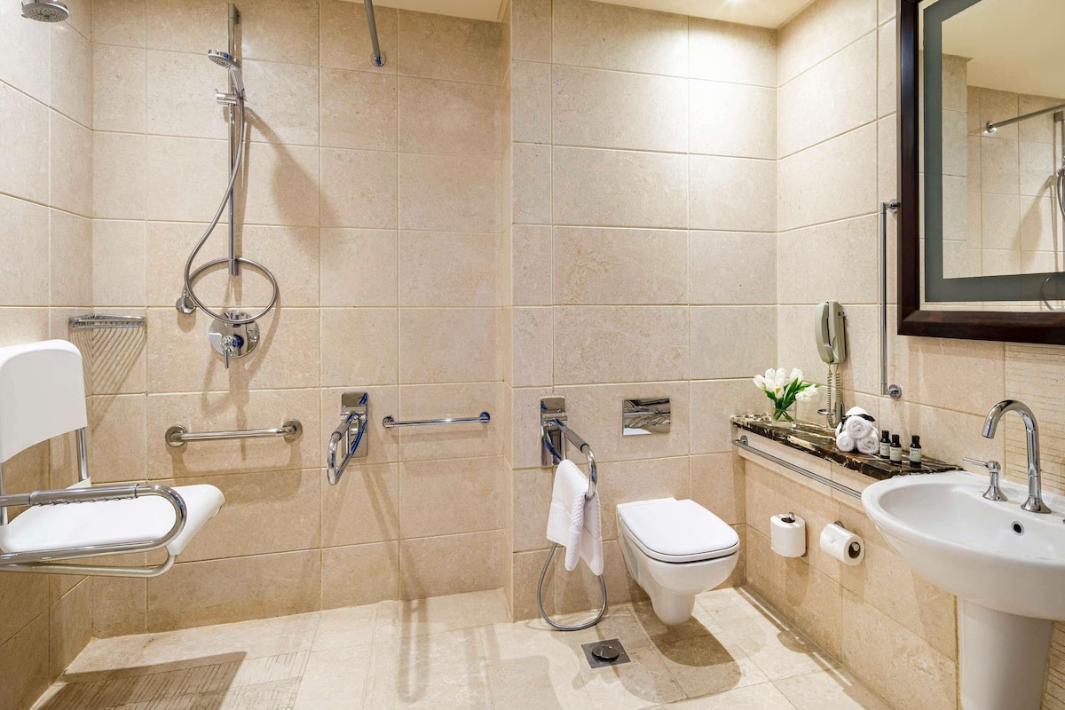 Fairmont, Phòng, phù hợp cho người khuyết tật, quang cảnh thành phố | Bộ đồ giường kháng dị ứng, nệm Select Comfort, minibar