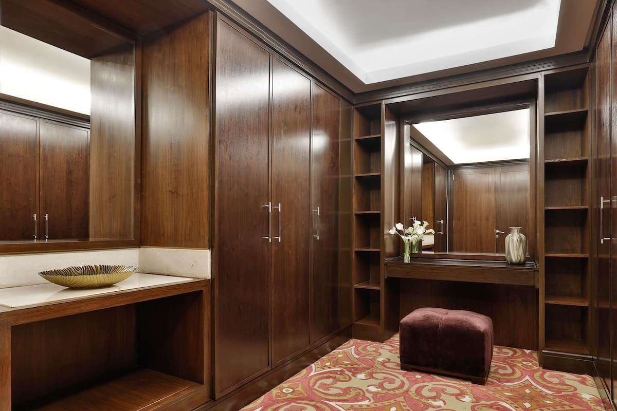 Hypo-allergenic bedding, Select Comfort beds, minibar, in-room safe