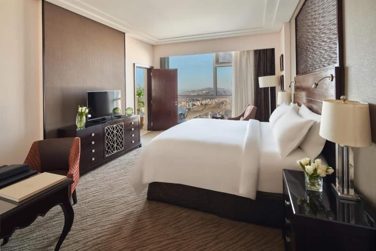 Fairmont Gold, Junior Suite, City View | Roupas de cama antialérgicas, camas Select Comfort, frigobar