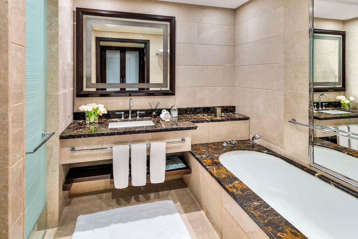 Ropa de cama hipoalergénica, camas Select Comfort y minibar