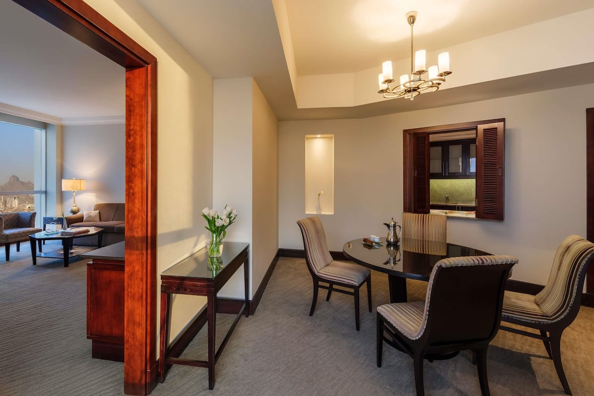 Phòng Suite, 2 giường đơn, quang cảnh thành phố (Residential) | Bộ đồ giường kháng dị ứng, nệm Select Comfort, minibar