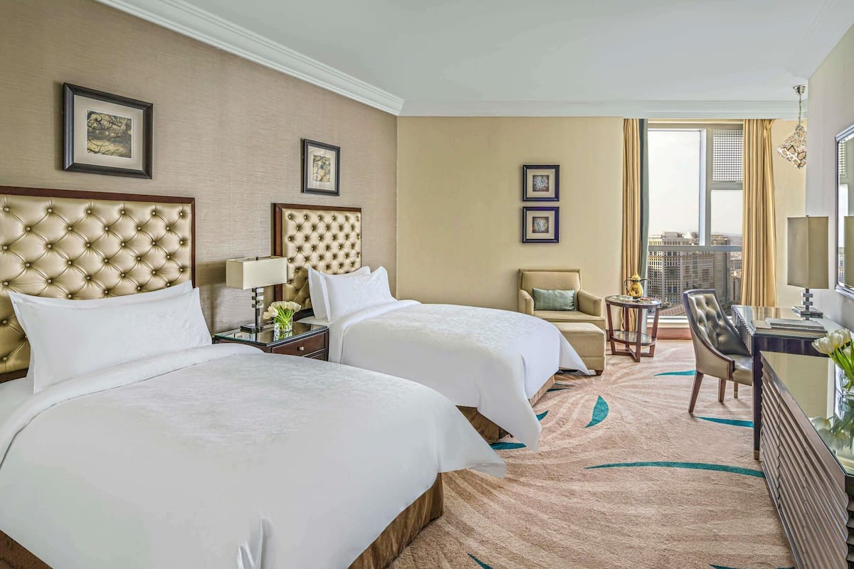 Hypo-allergenic bedding, Select Comfort beds, minibar, in-room safe