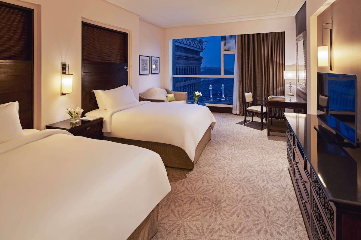 Hypo-allergenic bedding, Select Comfort beds, minibar, in-room safe