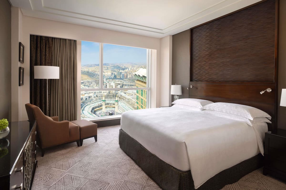 Junior Suite, 1 King Bed (Kaaba) | Allergitestet sengetøy, senger med Select Comfort-madrass og minibar