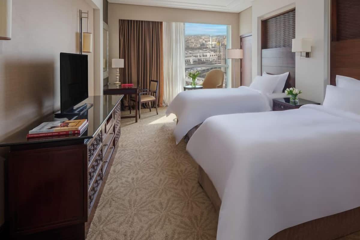 Hypo-allergenic bedding, Select Comfort beds, minibar, in-room safe