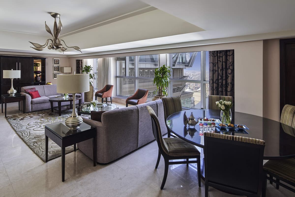 Hypo-allergenic bedding, Select Comfort beds, minibar, in-room safe