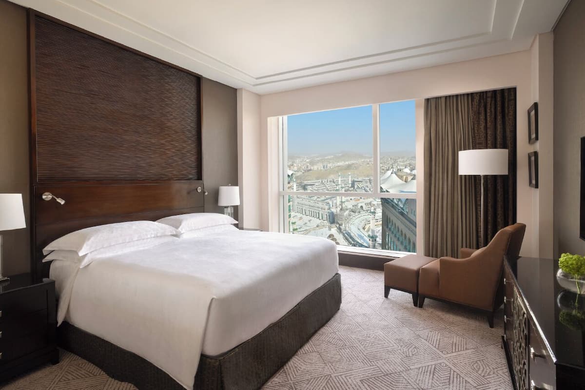 Hypo-allergenic bedding, Select Comfort beds, minibar, in-room safe