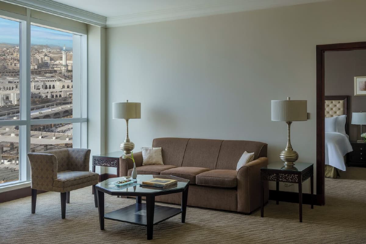 Suite, 2 Single Beds, City View (Residential) | Hypo-allergenic bedding, Select Comfort beds, minibar, in-room safe