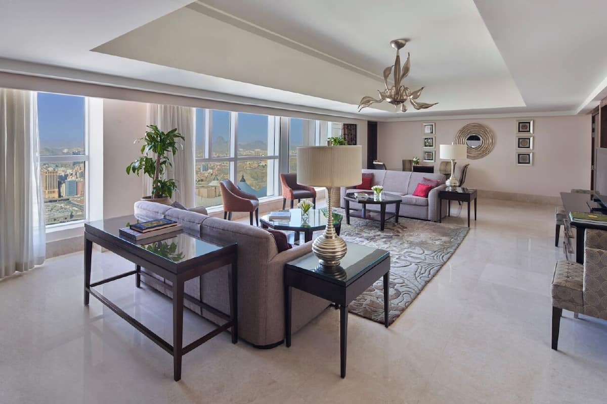 Hypo-allergenic bedding, Select Comfort beds, minibar, in-room safe