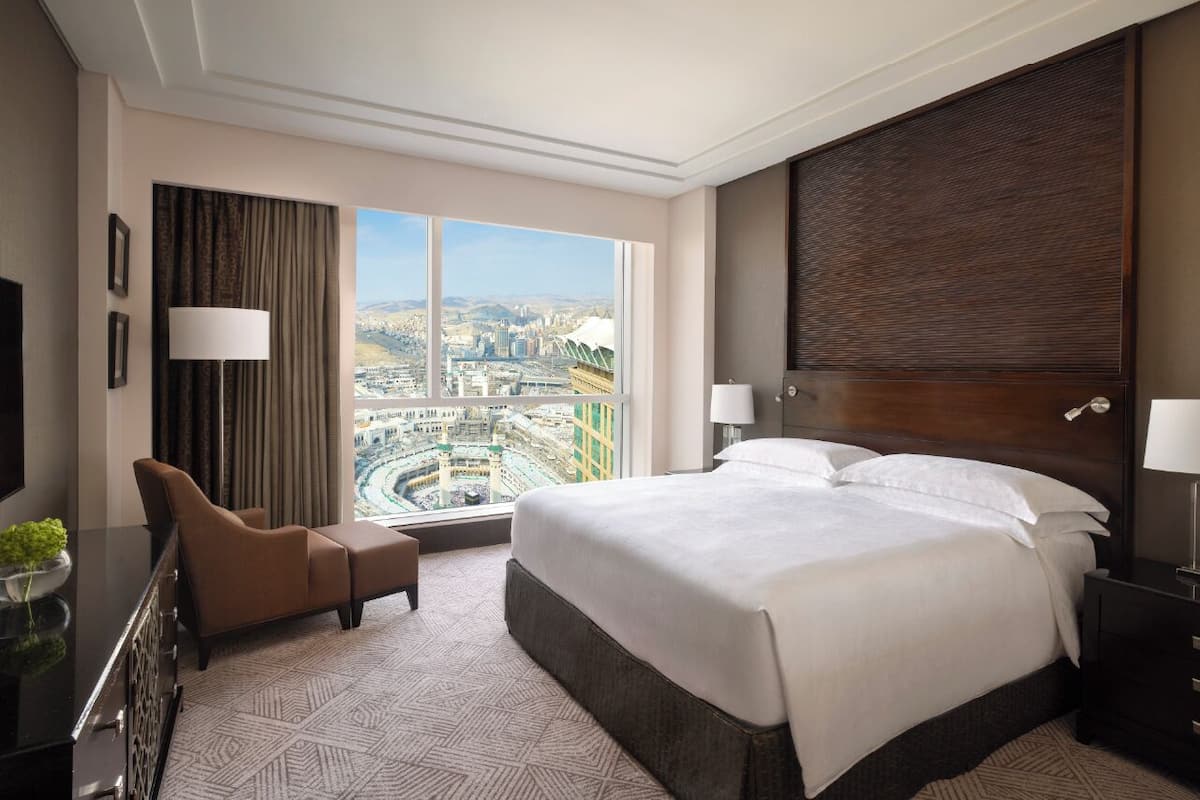 Hypo-allergenic bedding, Select Comfort beds, minibar, in-room safe