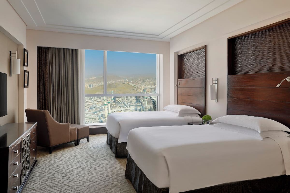 Hypo-allergenic bedding, Select Comfort beds, minibar, in-room safe