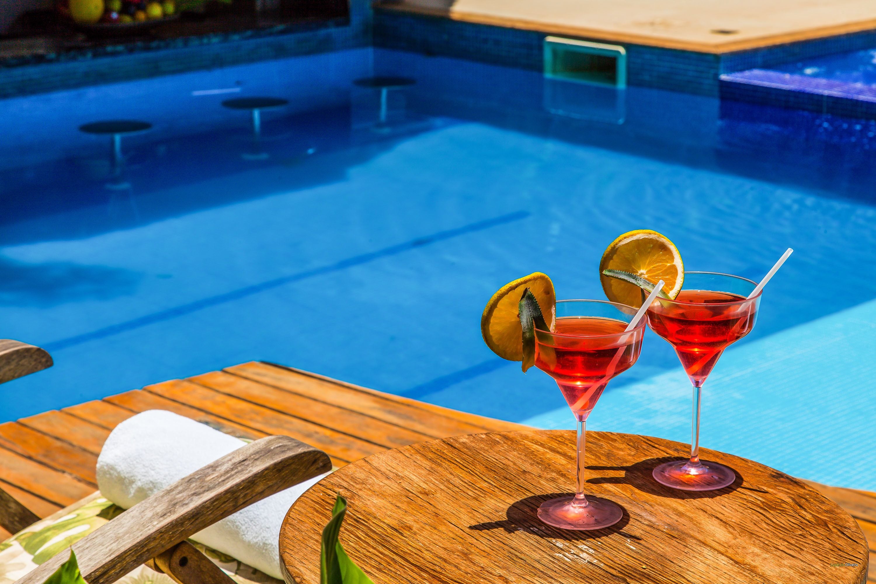 Poolside bar