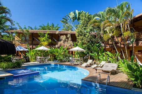 Outdoor pool, pool umbrellas, sun loungers