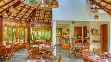 Tägliches inbegriffenes Frühstücksbuffet