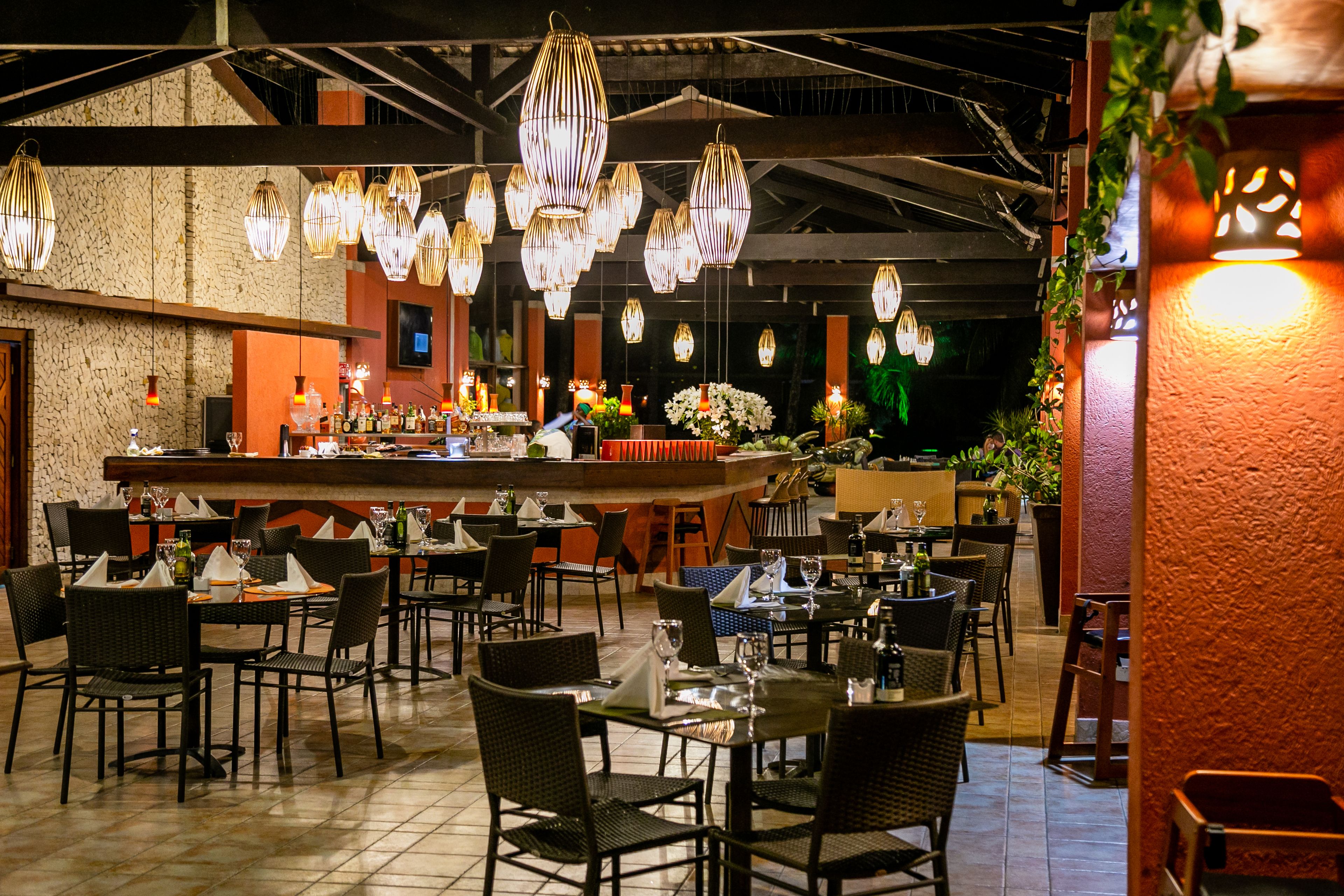 Petit déjeuner, déjeuner et dîner servis sur place, vue sur la plage