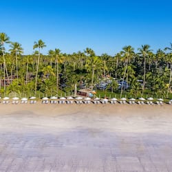 En la playa, camas de playa gratis, sillas reclinables de playa