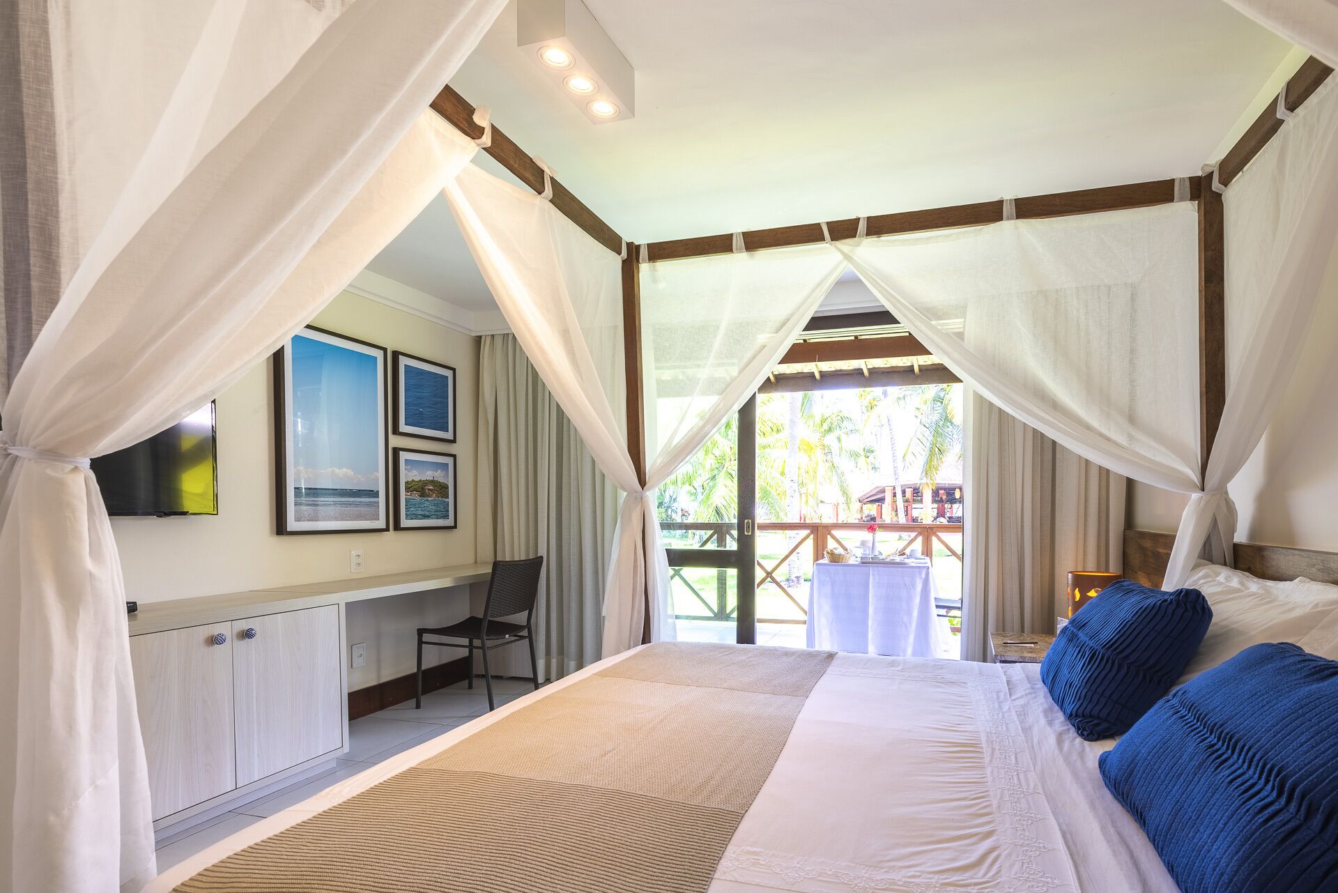 Bungalow (Master) | Minibar, safe på rommet, blendingsgardiner og wi-fi (inkludert)