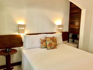 Habitación estándar | Decoración personalizada, cortinas blackout, wifi gratis y ropa de cama 