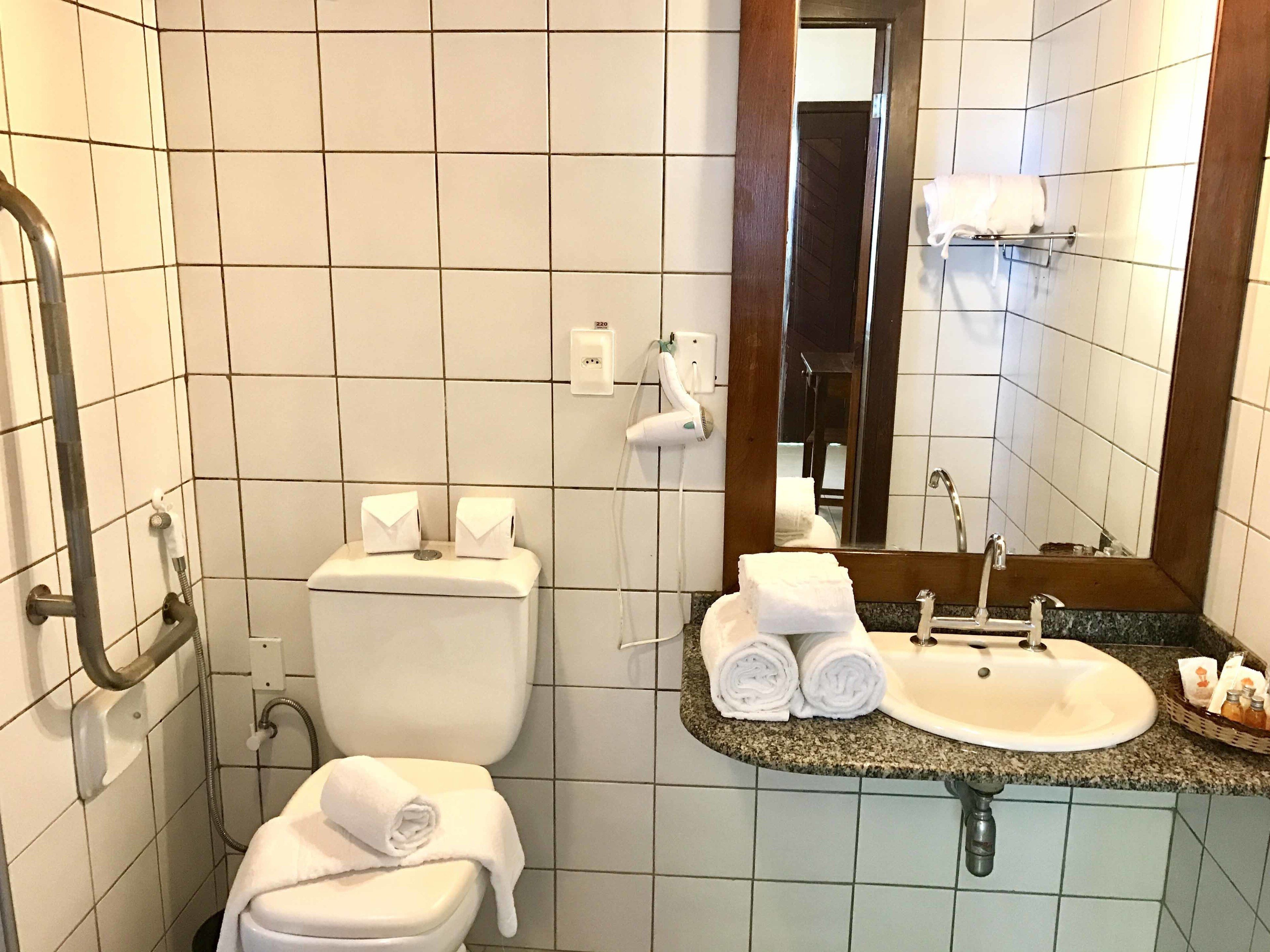standard room | bathroom | free toiletries, hair dryer, towels