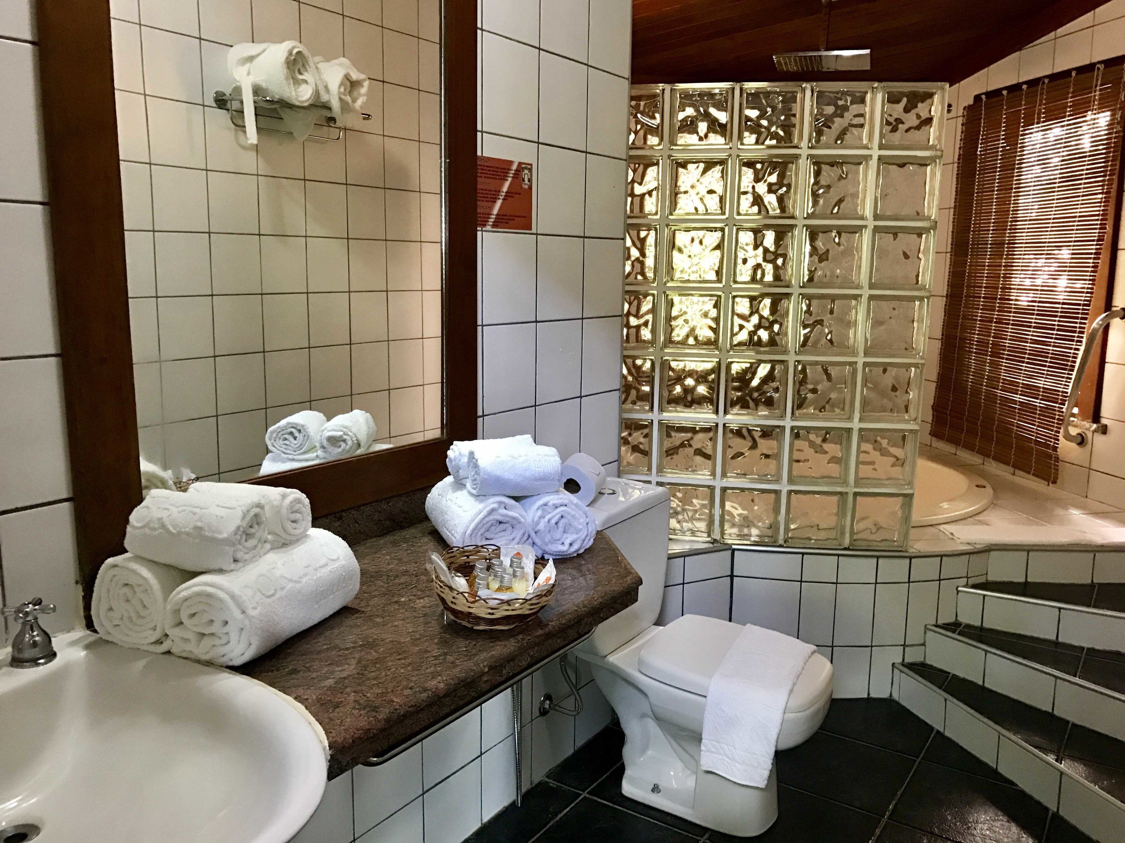 deluxe chalet (master) | bathroom | free toiletries, hair dryer, towels