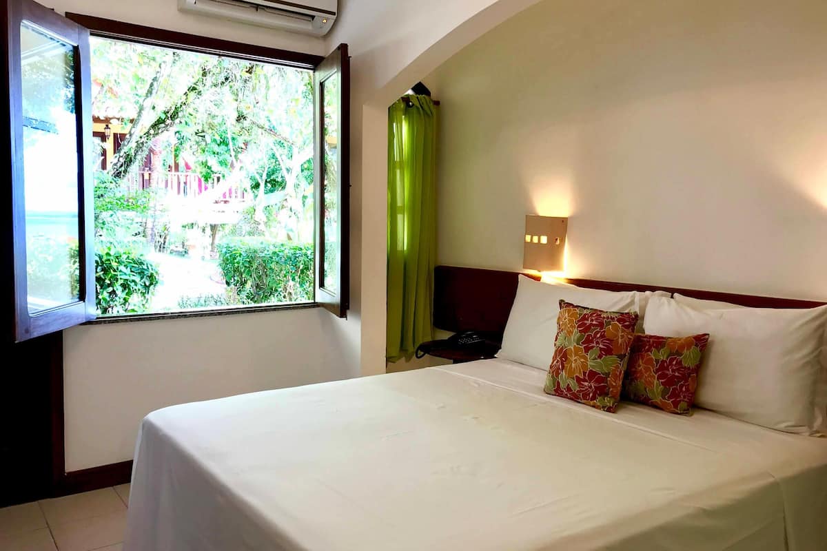 Individually decorated, blackout drapes, free WiFi, bed sheets