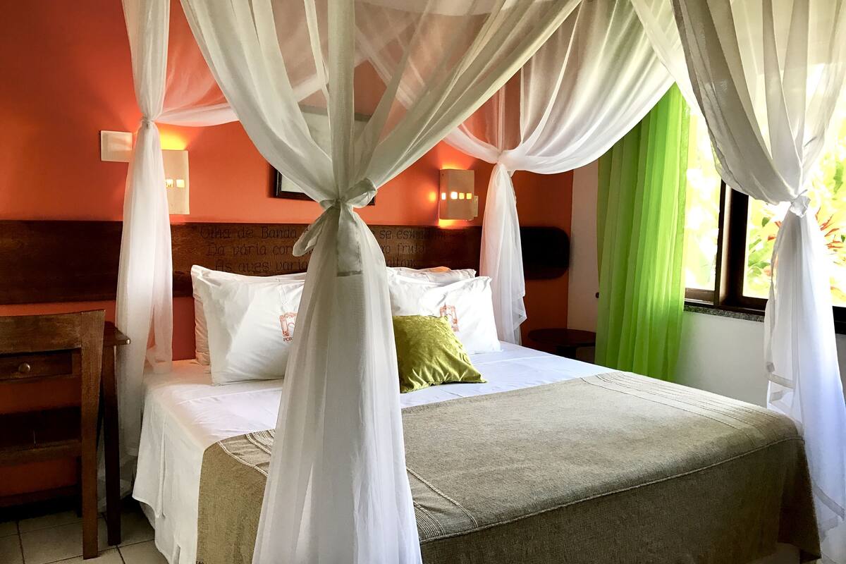 deluxe chalet (master) | individually decorated, blackout curtains, free wifi, bed sheets