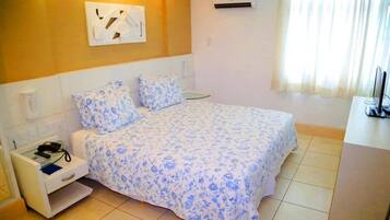 Minibar, bureau, rideaux occultants, lits bébé (gratuits)