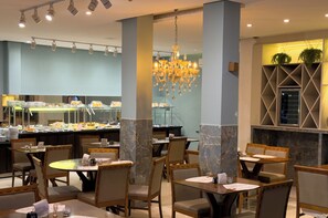 Breakfast, lunch, dinner served; international cuisine  - Rede Andrade Itabuna (Itabuna)