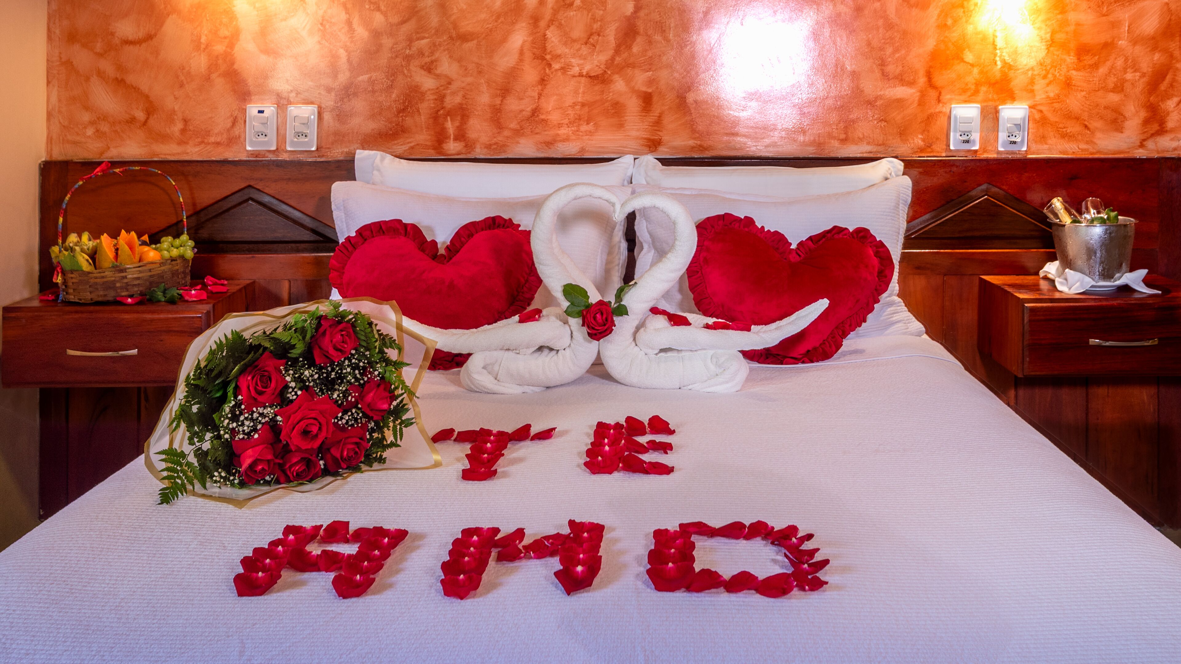 Een minibar, een kluis op de kamer, individueel gedecoreerd