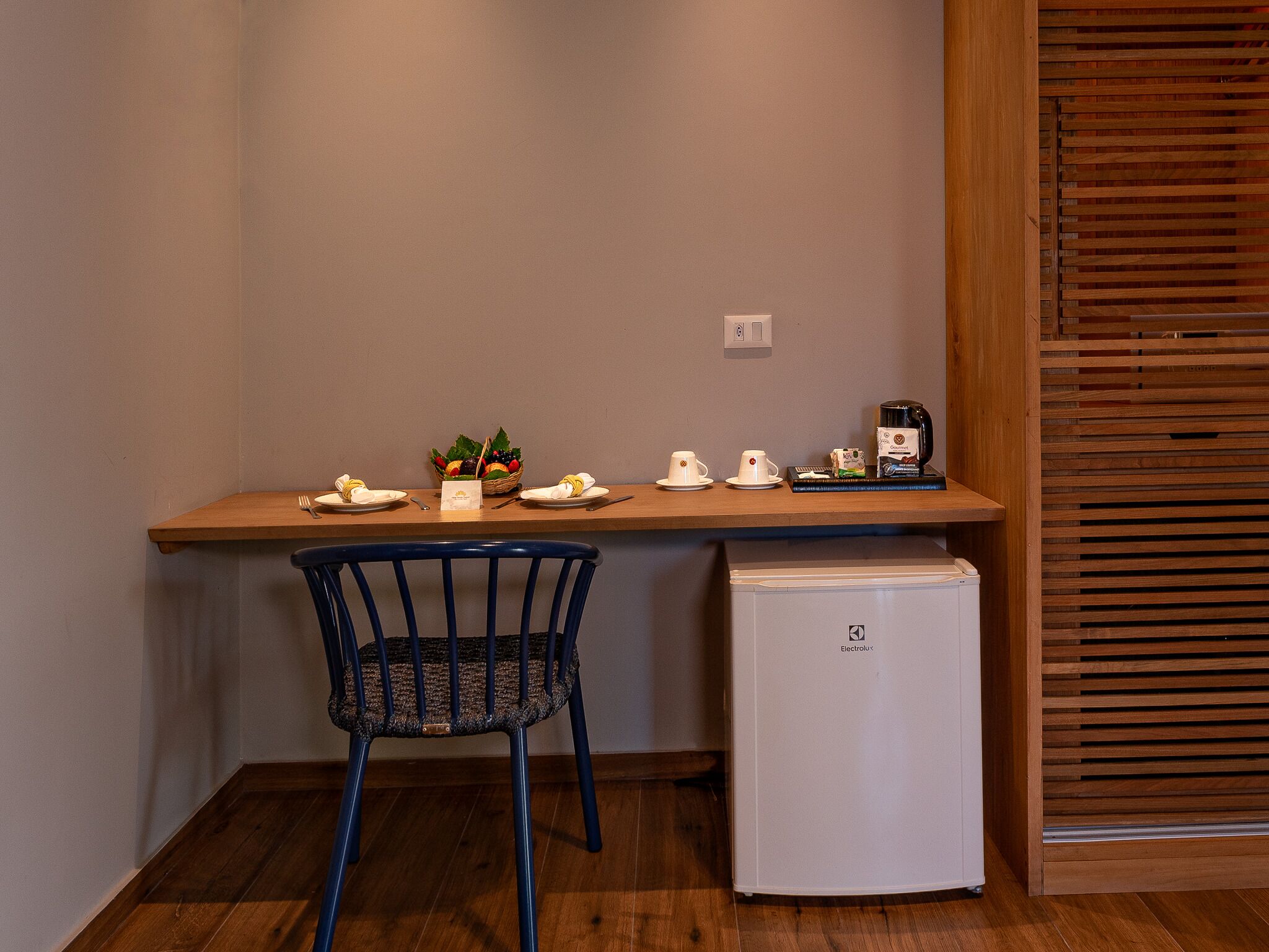 quarto de luxo (luxo com hidromassagem) | 1 bedroom, minibar, in-room safe, individually decorated