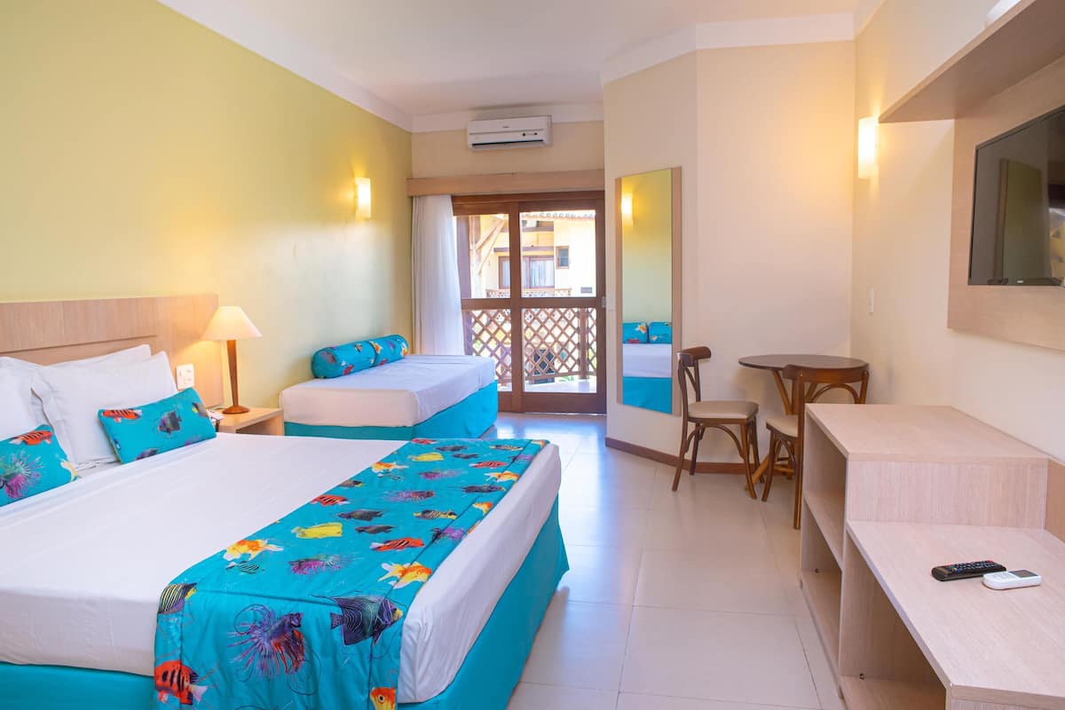 Minibar, in-room safe, laptop workspace, blackout drapes