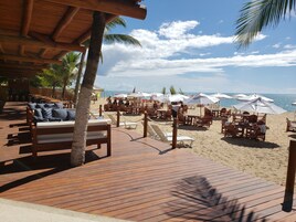 Quầy bar trên bãi biển