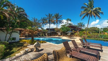 Outdoor pool, pool loungers