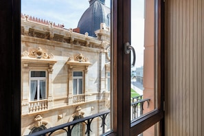 1 chambre, minibar, coffres-forts dans les chambres, bureau