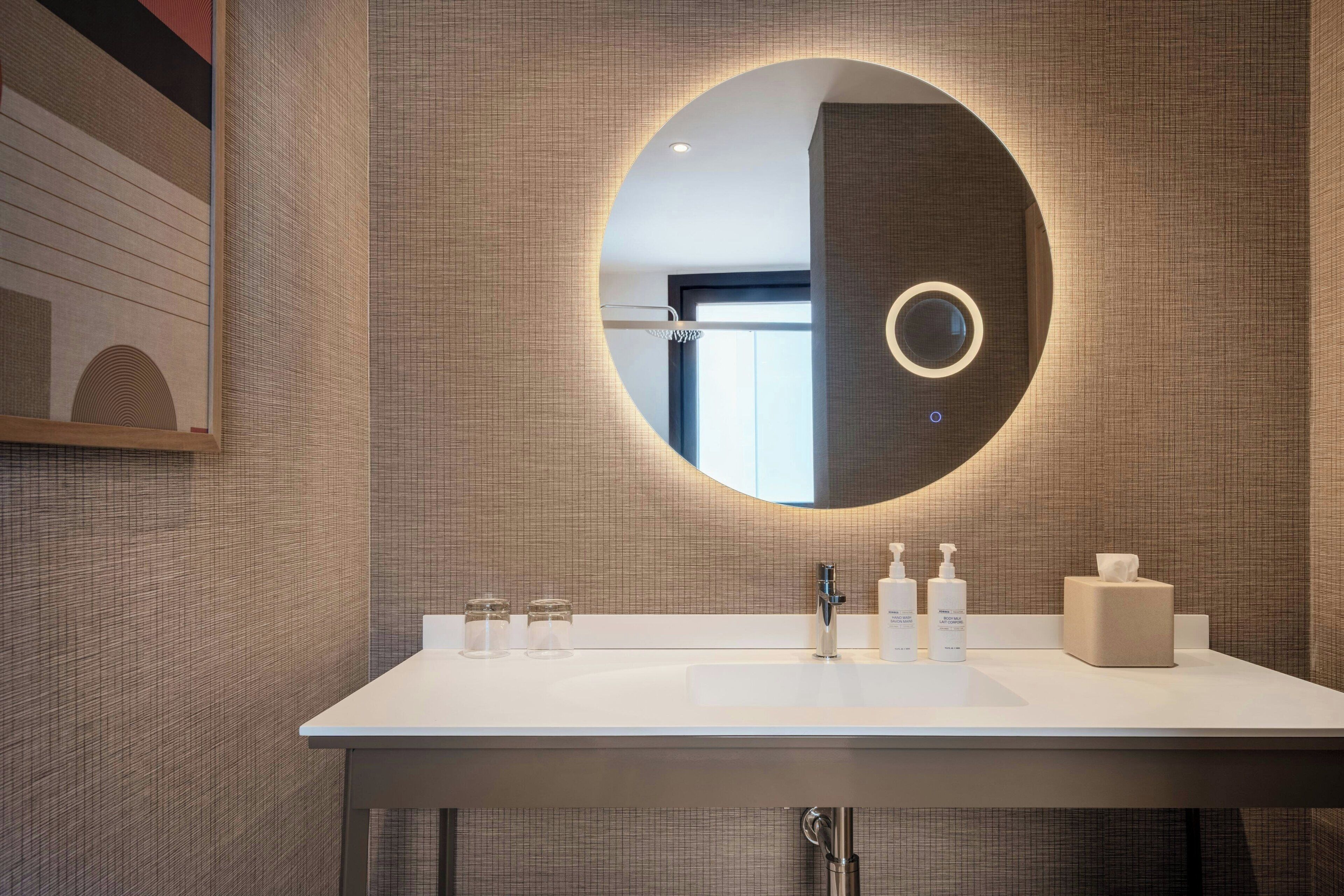 superior room, 1 king bed, terrace | bathroom | combined shower/bathtub, eco-friendly toiletries, hair dryer, bidet