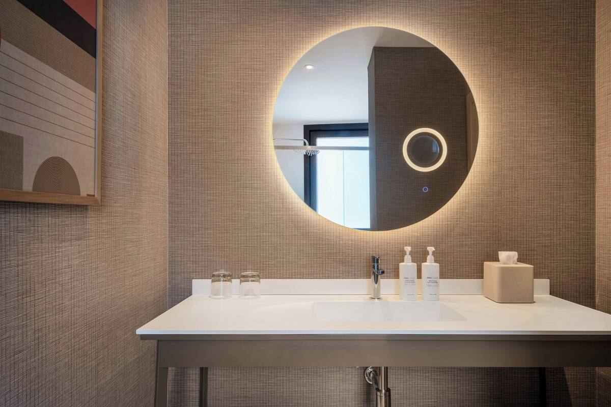 superior room, 1 king bed, terrace | bathroom | combined shower/bathtub, eco-friendly toiletries, hair dryer, bidet